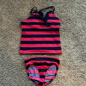 Land’s End 2 piece swimsuit
025